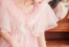 可爱甜美少女粉嫩养眼写真图片-套图岛