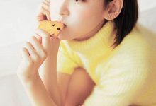 短发轻熟少女性感美腿卧室写真图片-套图岛