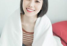 短发美女清新吊带诱人写真图片-套图岛