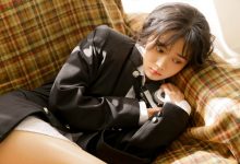 制服美女俏丽动人写真图片-套图岛