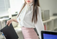 香草喵露露  忙露的职场 粉白裙子[40P+1V-1.32GB]-套图岛